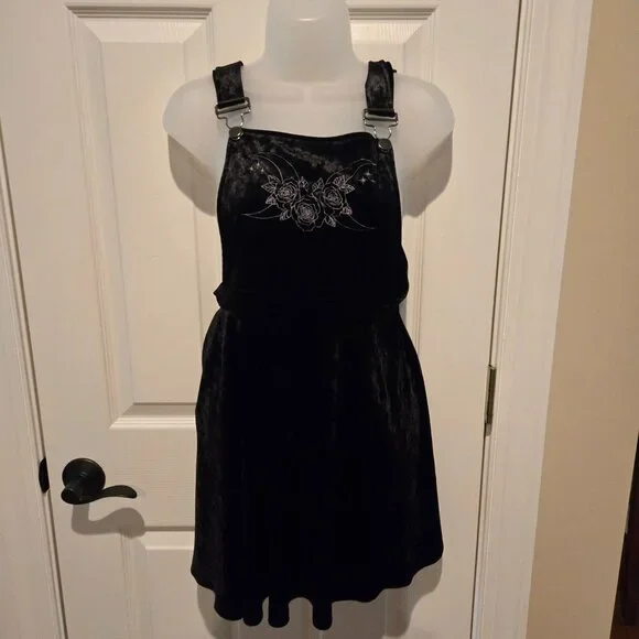 Hot Topic Moon & Florals Embroidered Black Velvet Skirtall Size Medium - Picture 4 of 11
